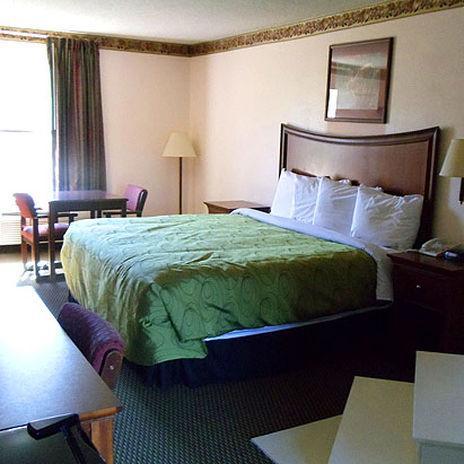 Clairmont Inn & Suites - Warren Room photo