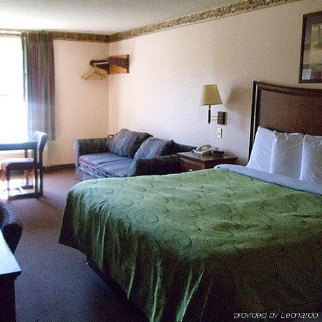 Clairmont Inn & Suites - Warren Room photo