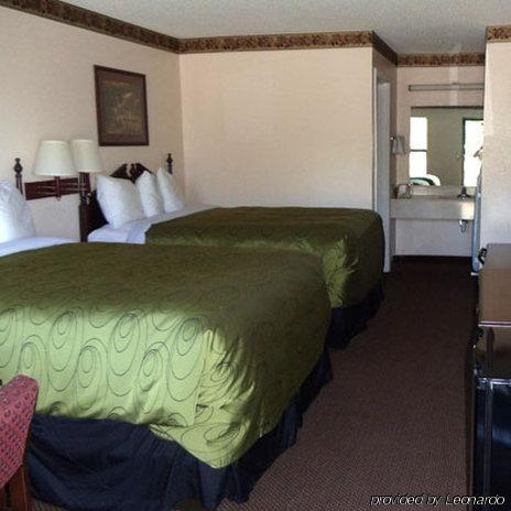 Clairmont Inn & Suites - Warren Room photo