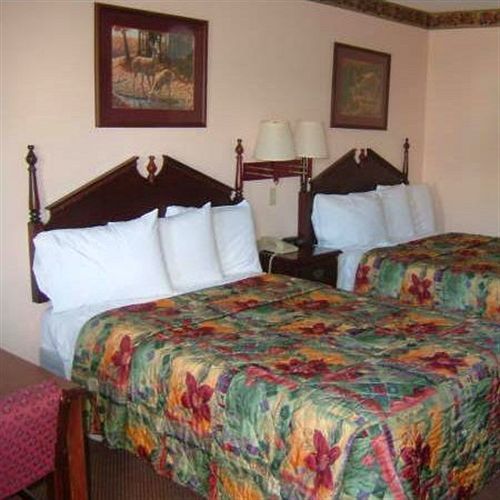 Clairmont Inn & Suites - Warren Room photo