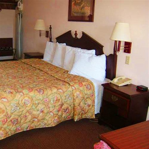 Clairmont Inn & Suites - Warren Room photo