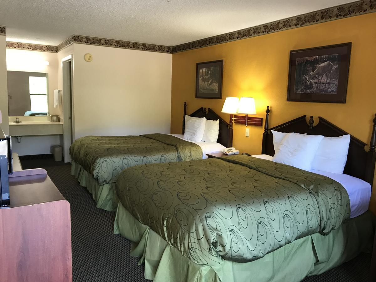 Clairmont Inn & Suites - Warren Exterior photo